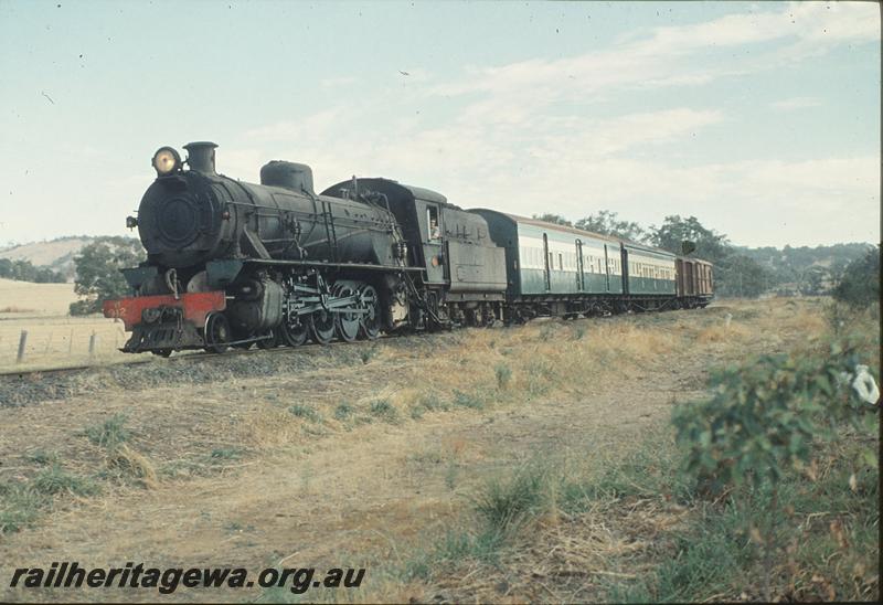 P11252
W class 912, Bunbury - Perth holiday passenger, bogie van for luggage, goods brakevan. SWR line.
