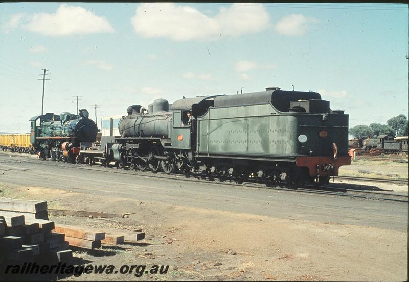 P11284
U class 655, shunting PM class 705 without tender, shunters float, Midland Workshops. ER line.
