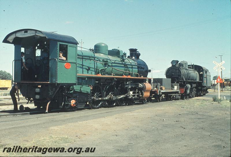 P11285
U class 655, shunting PM class 705 without tender, shunters float, Midland Workshops. ER line.
