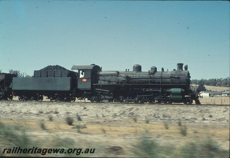 P11339
PMR class 732, down goods, Kelmscott area. SWR line.
