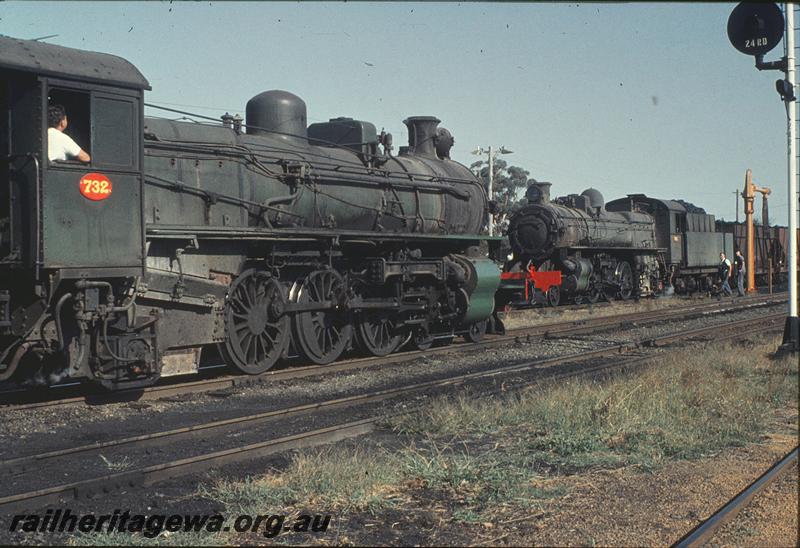 P11343
PMR class 732, down goods, crossing PM class 703, up goods, Pinjarra. SWR line.
