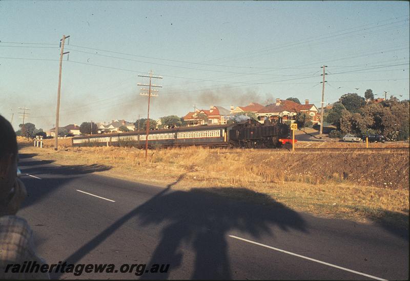 P11348
DD class 599, down suburban passenger, speed limit sign, Third  Avenue, Mount Lawley. ER line.
