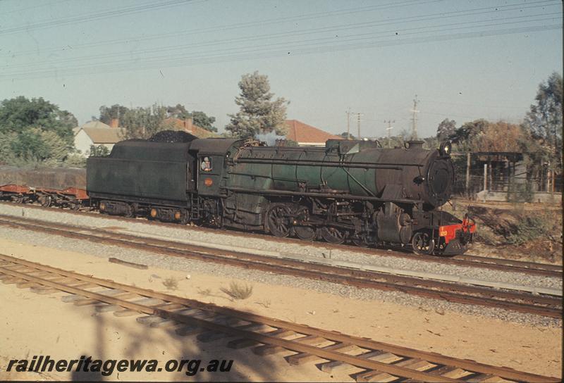 P11353
V class 1213, down goods, old ER line in foreground, departing Bellevue. Avon Valley line.
