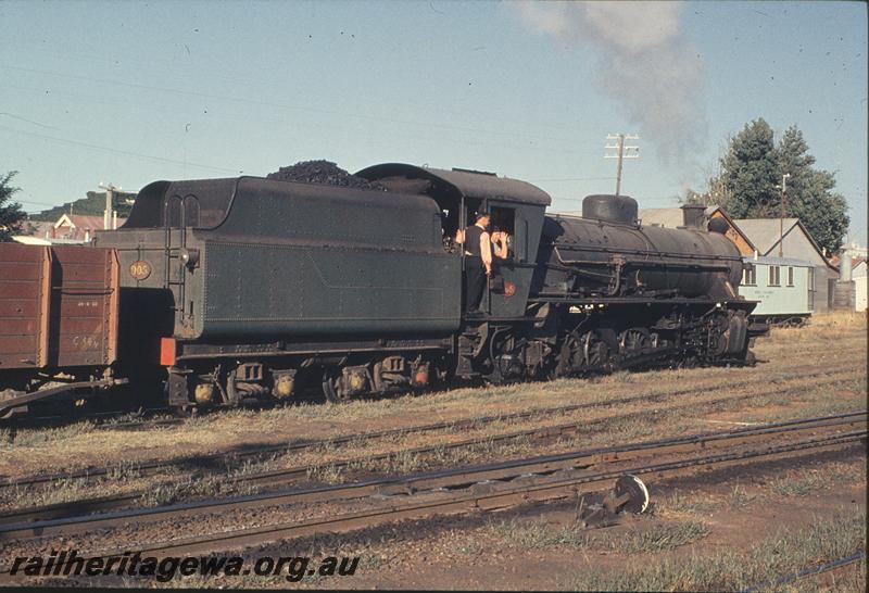 P11364
W class 905, arriving Collie station yard with load ex mines. BN line.
