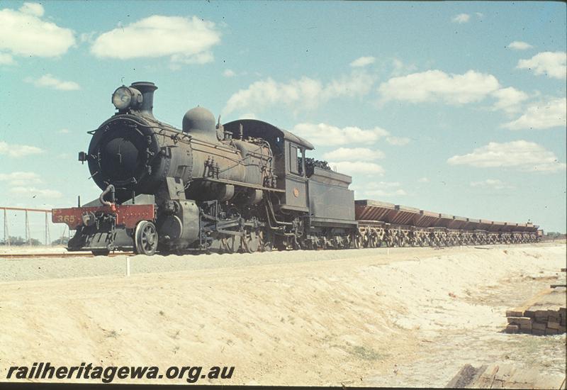 P11380
FS class 365, LA class ballast wagons, ballasting new track in Kewdale yard. SWR line.
