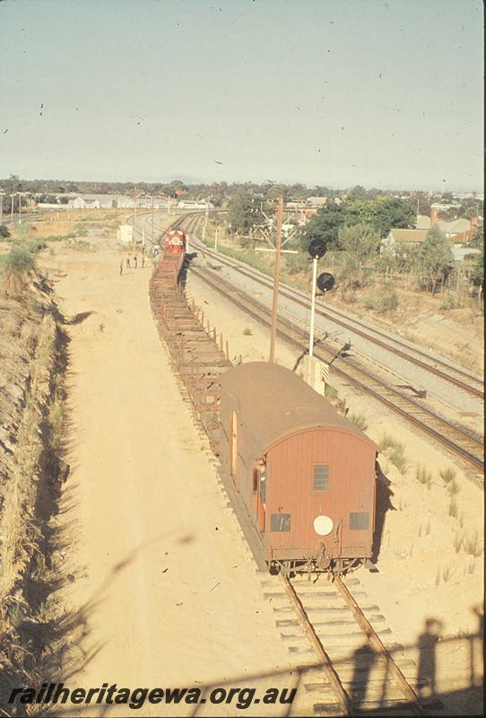 P11383
F class 43, dual gauge, standard gauge, narrow gauge junctions, work track to old ER line, backing demolition train onto old ER line, Bellevue Junction. Avon Valley line, ER line.
