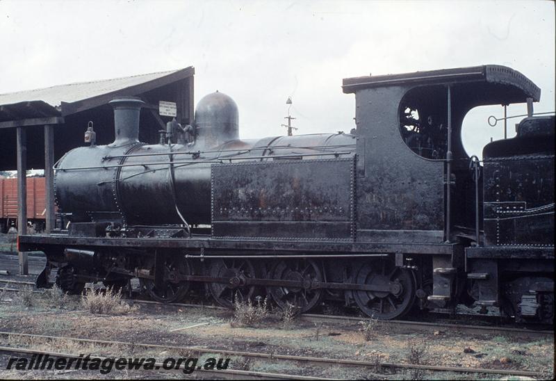 P11476
O class 218, Northam loco shed. Sign in shed '? Class locomotives with exhaust mufflers must not pass this point'. ER line.
