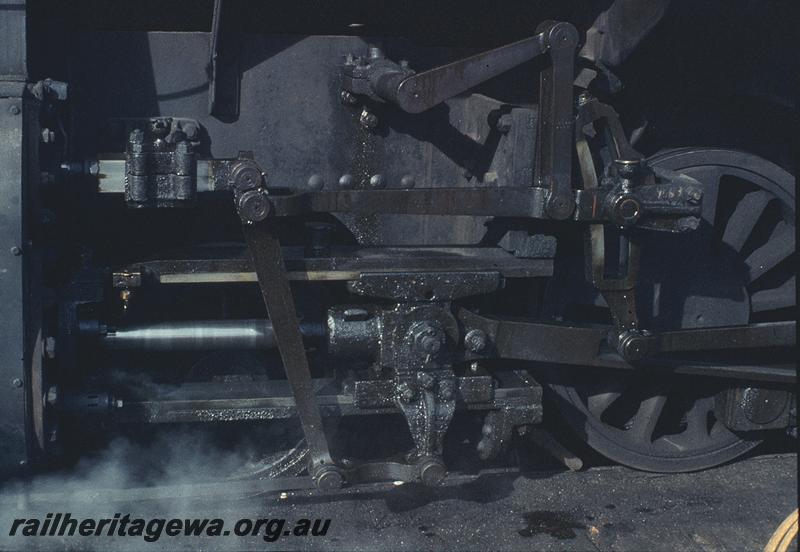 P11552
Valve gear, FS class 463, East Perth loco depot. ER line.
