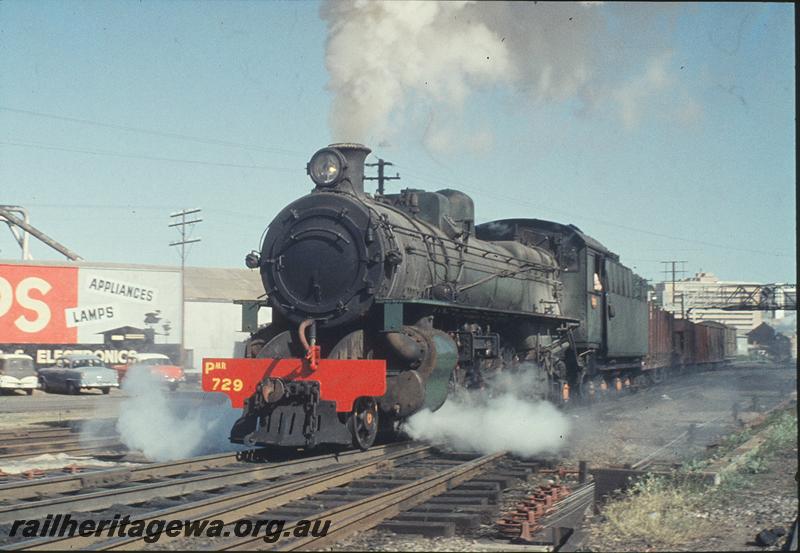 P11564
PMR class 729, down goods, footbridge, FS class 365 at far end of siding, East Perth. SWR line.
