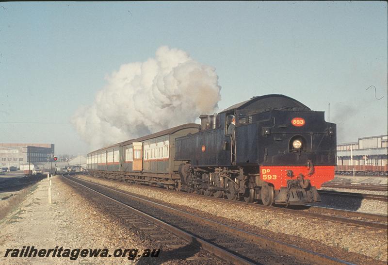 P11633
DD class 593, down suburban passenger, open door on first carriage, departing Fremantle. ER line.
