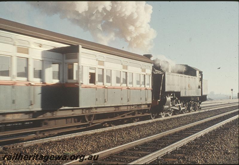 P11634
DD class 593, down suburban passenger, open door on first carriage, departing Fremantle. ER line.
