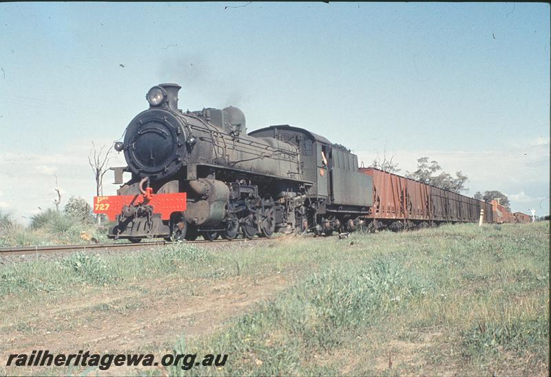 P11641
PMR class 727, XA class wagons, up goods. SWR line.
