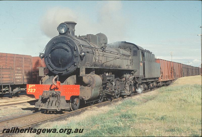 P11646
PMR class 727, up goods, branch platform, Pinjarra. SWR line.
