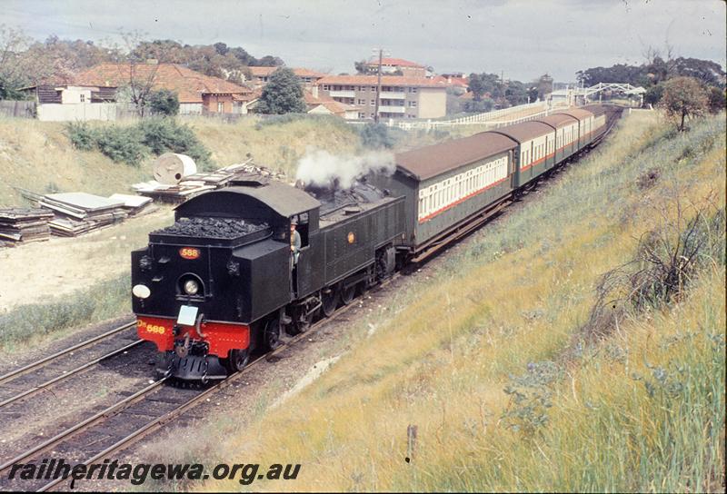 P11689
DM class 588, down show special, West Leederville. ER line.
