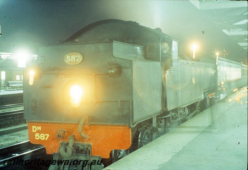 P11694
DM class 587, show special, Perth. ER line.
