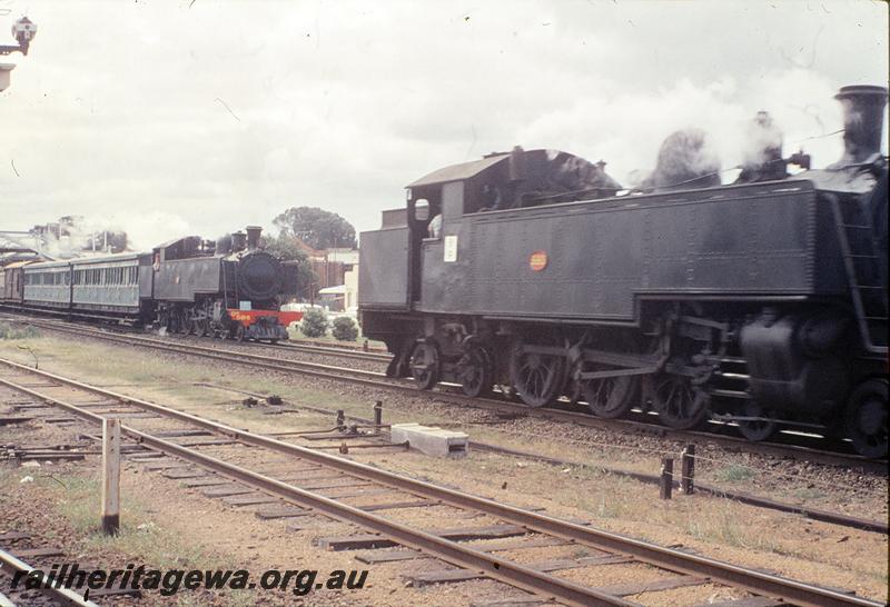 P11701
DM class 586, up show special, DD class 593, down show special, west end of Subiaco. ER line.
