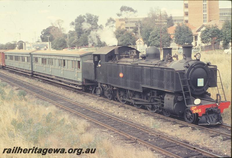 P11704
DM class 585, up show special, approaching Daglish. ER line.
