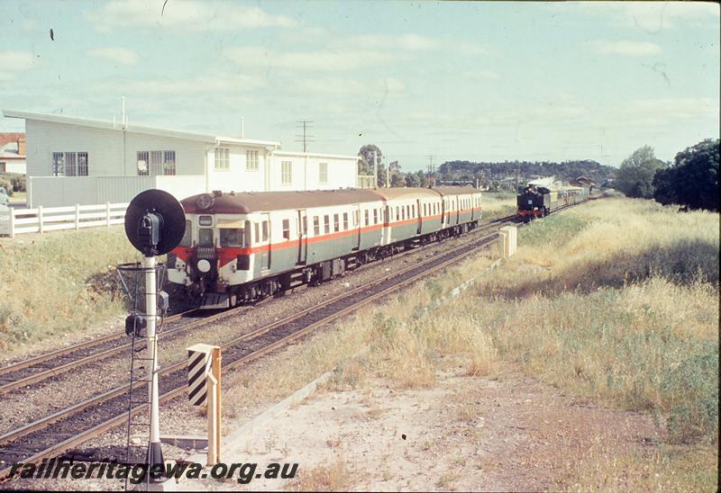 P11709
Railcar set on up, DD class 596, down show special, near Daglish. ER line.
