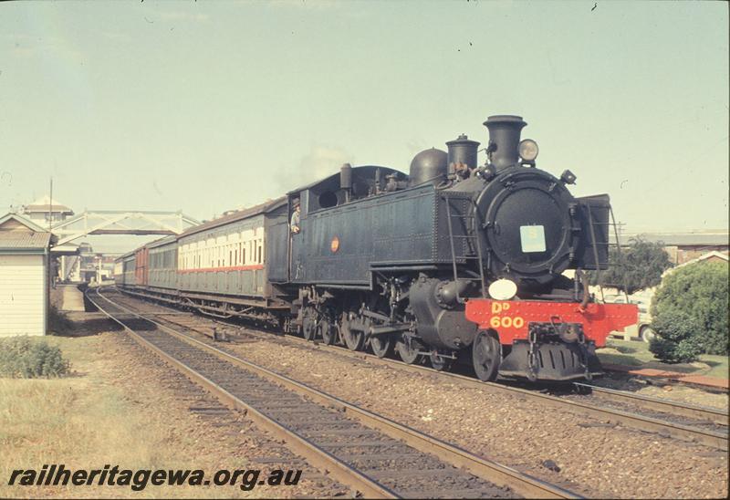 P11711
DD class 600, up show special, platforms, footbridge, Subiaco. ER line.
