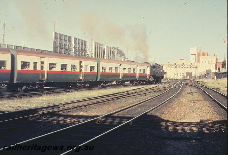 P11719
DM class 581, down suburban, signals on 3 track main, departing Perth, east end. ER line.
