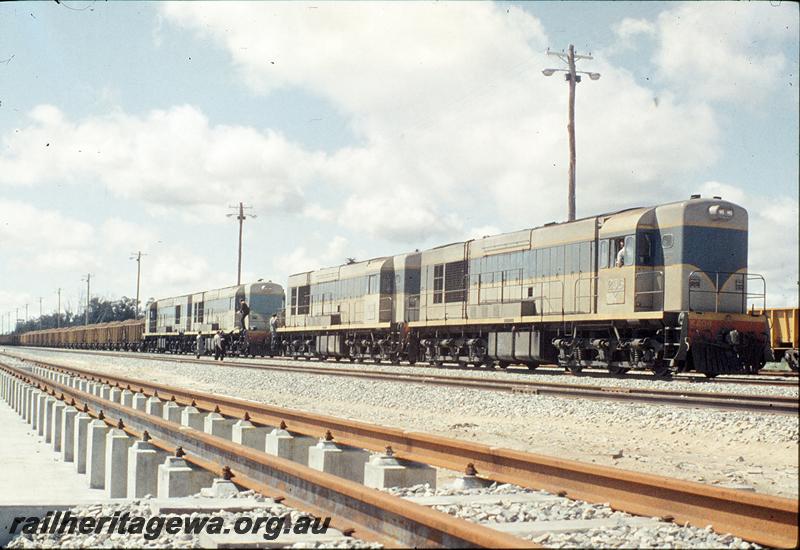 P11726
K class, 2 engines on first iron ore train, leading 2 engines detached, Kwinana yard, FM line.
