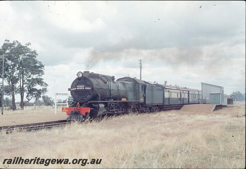 P11751
S class 546, tour train, out of shed, loading ramp, nameboard, Byford. SWR line.
