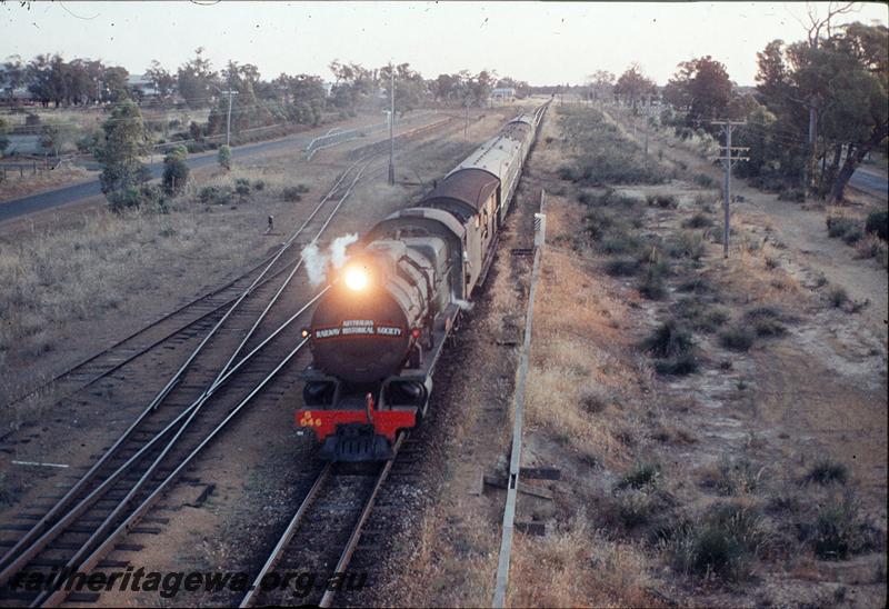 P11754
S class 546, tour train, platform, loop, Tredale. SWR line.
