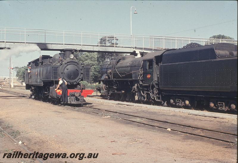 P11758
DM class, V class 1212, footbridge, Subiaco. ER line.
