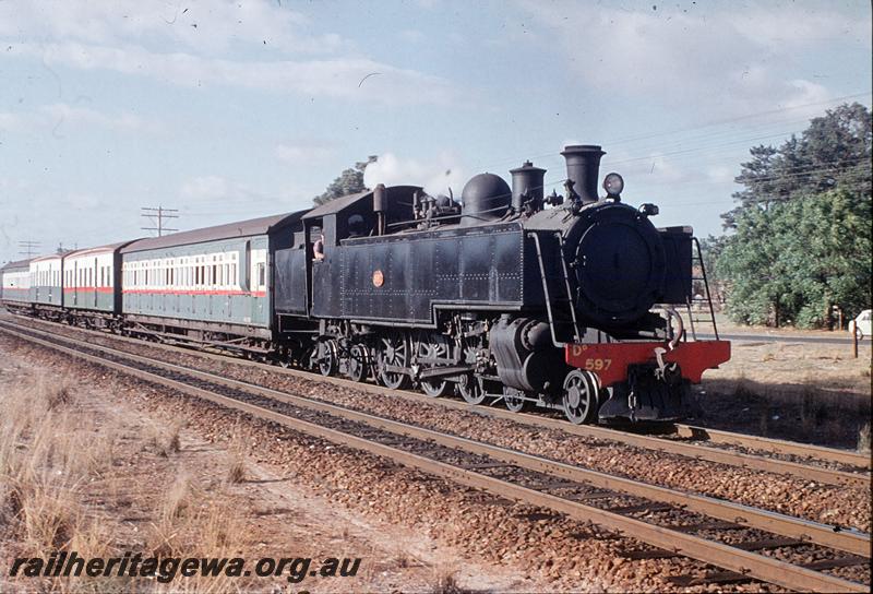 P11764
DD class 597, suburban passenger, near Victoria Park. SWR line.
