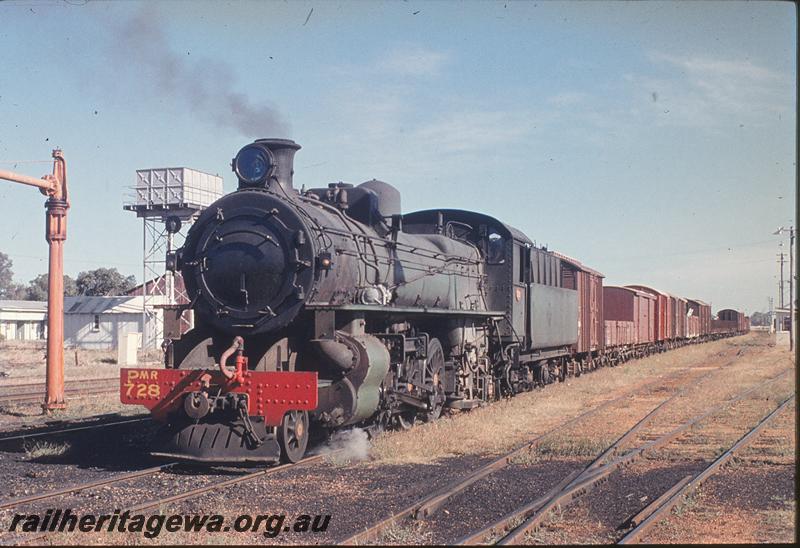 P11782
PMR class 728, down goods, water column, water tower, Pinjarra. SWR line.
