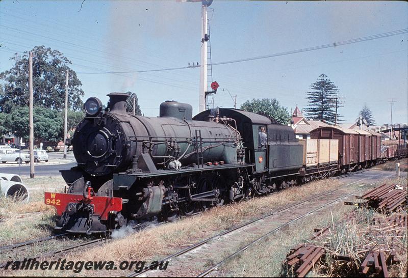 P11786
W class 942, goods train, departing Bunbury. SWR line.
