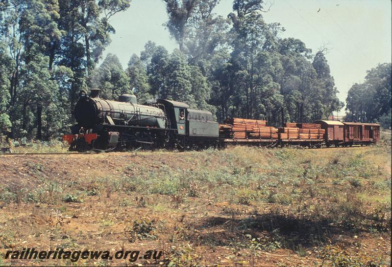 P11820
W class 927, up goods, departing Pemberton with a three vehicle goods train being trailed by an ex MRWA long brakevan, PP line.
