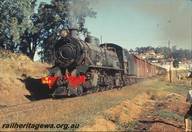 P11822
W class 942, up goods, departing Bridgetown. PP line.
