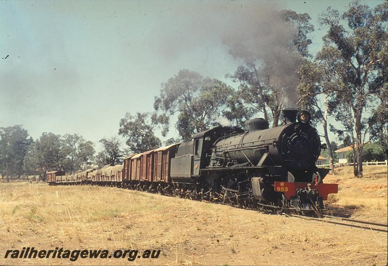 P11832
W class 953 on No. 224 goods departing Boyup Brook for Bunbury, DK line train. DK line.
