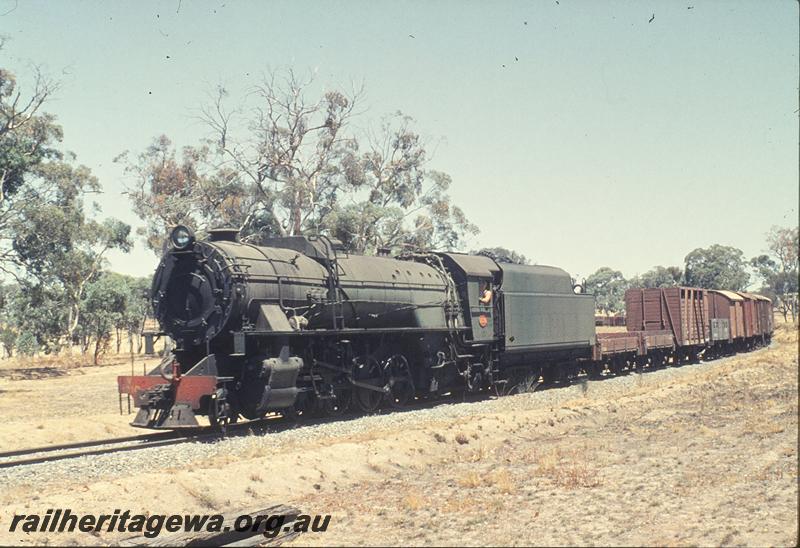 P11854
V class 1210, ex MRWA wagon in consist, up goods. GSR line.
