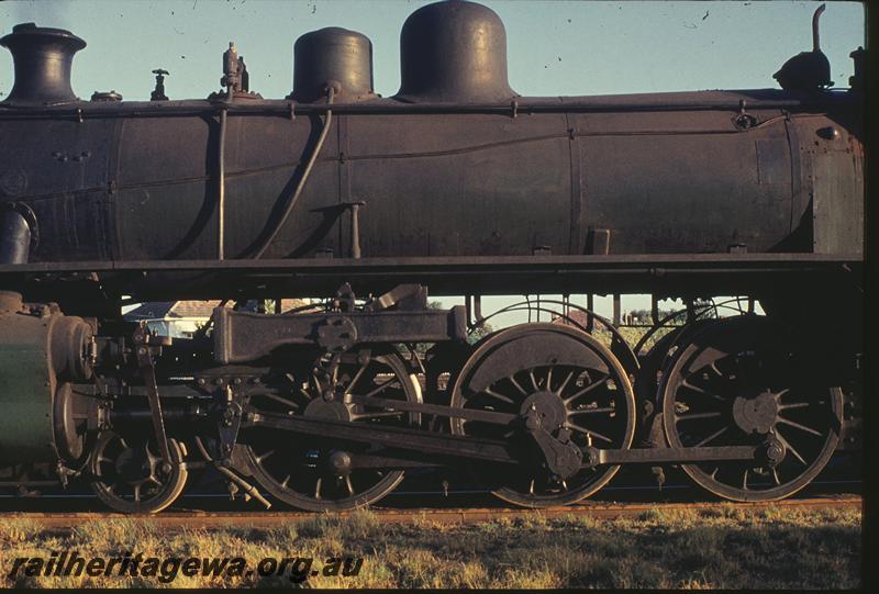 P11886
U class 655, boiler, driving wheel and motion detail.
