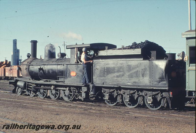 P11945
G class 123 shunting carriages Bunbury. SWR line.
