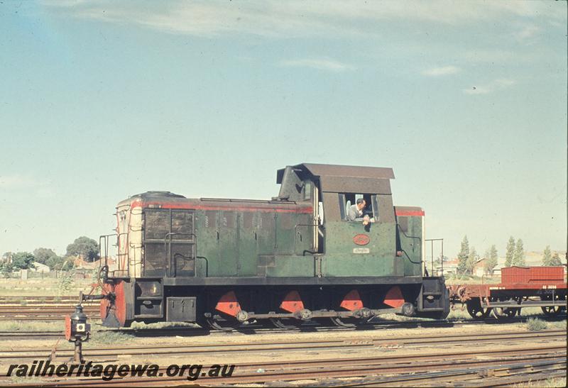 P11960
B class 1606, NS class 3053 shunting Midland marshalling yard. ER line.
