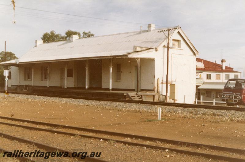 P12038
4 of 10 views of the station building at Gingin, MR line before restoration of the building, front and right hand end of the building
