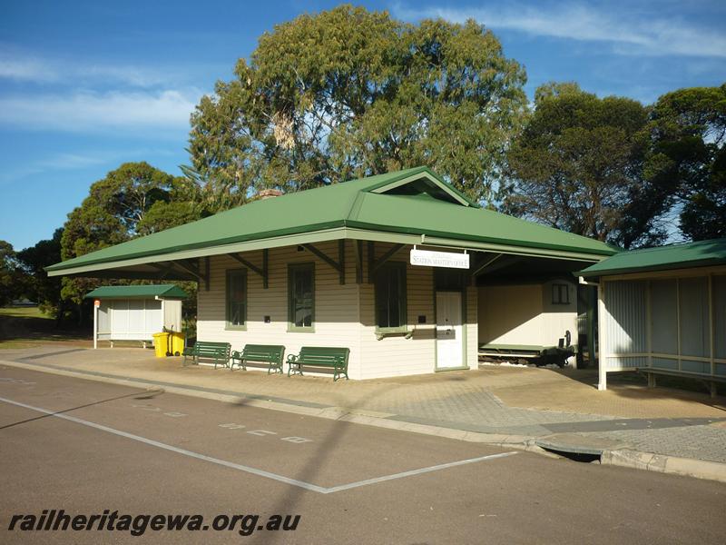 P12072
Traffic Office station building, Esperance, CE line, side and door end view, not in use
