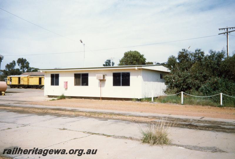 P12095
Modern office building, Narrogin loco depot, GSR line
