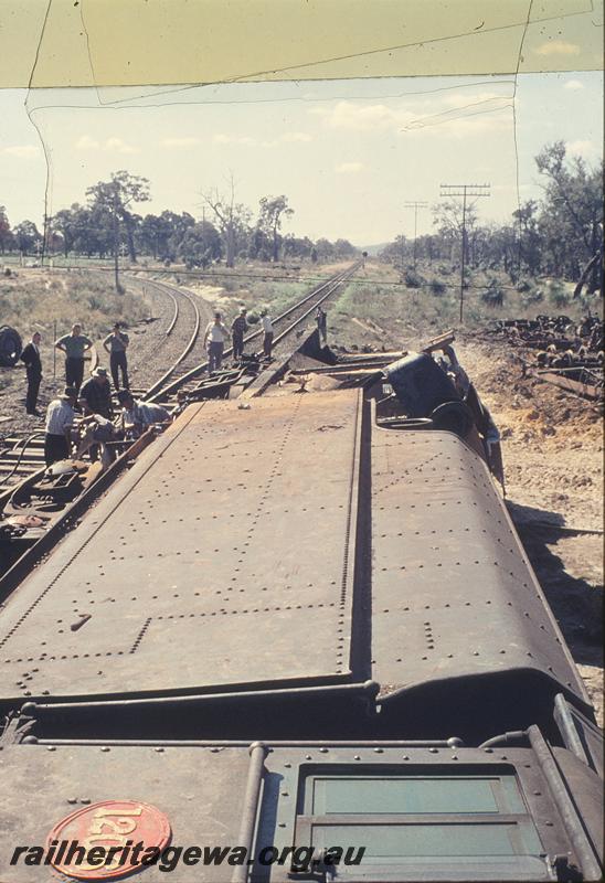 P12105
V class 1206, tender detail, working on re-railing junction track, Mundijong Junction accident. SWR line.
