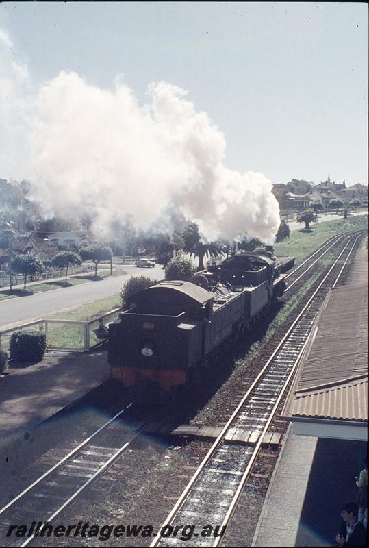 P12122
PM class 701, DD class 593, part of platform, Mount Lawley. Delivery of DD to old Northam loco. ER line.
