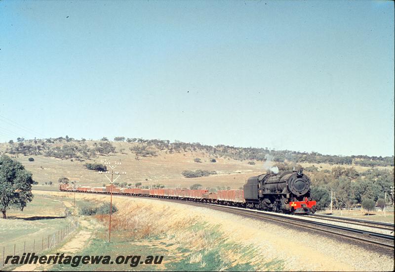 P12126
V class 1216 on 24 goods departing Avon Yard. Avon Valley line.
