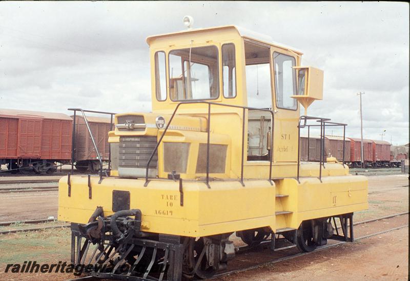 P12157
Shunting tractor ST1 