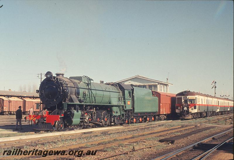 P12163
V class 1204, down goods, Perth Goods Yard, up railcar set on main line. ER line.
