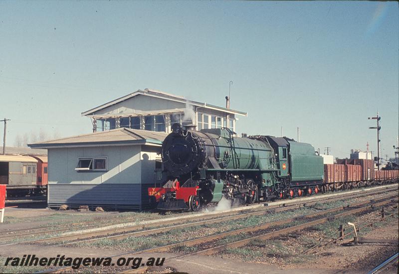 P12167
V class 1204, down goods, Perth Goods Yard, Perth A Cabin in background. ER line.
