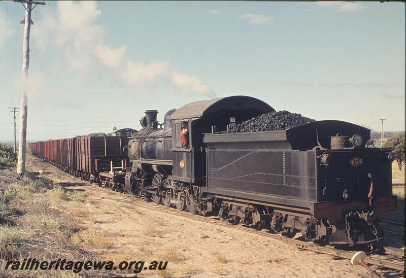 P12190
FS class 454 shunting wagons at Bunbury Powerhouse. SWR line.
