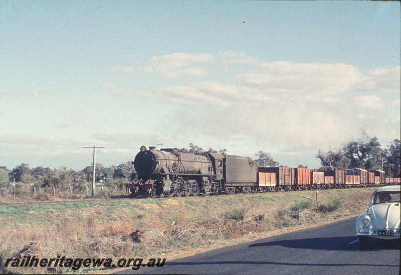 P12191
V class 1212, up goods between Picton Junction and Waterloo. SWR line.
