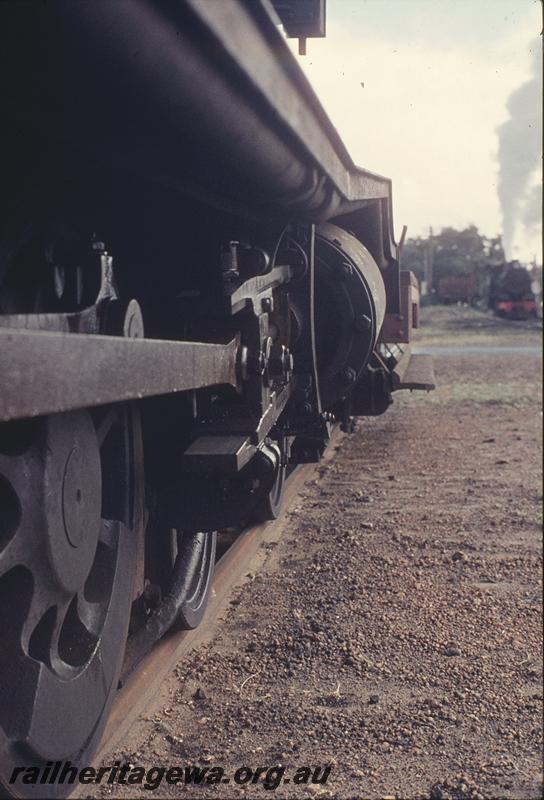 P12206
G class 123, wheels and cylinder, Busselton. BB line.
